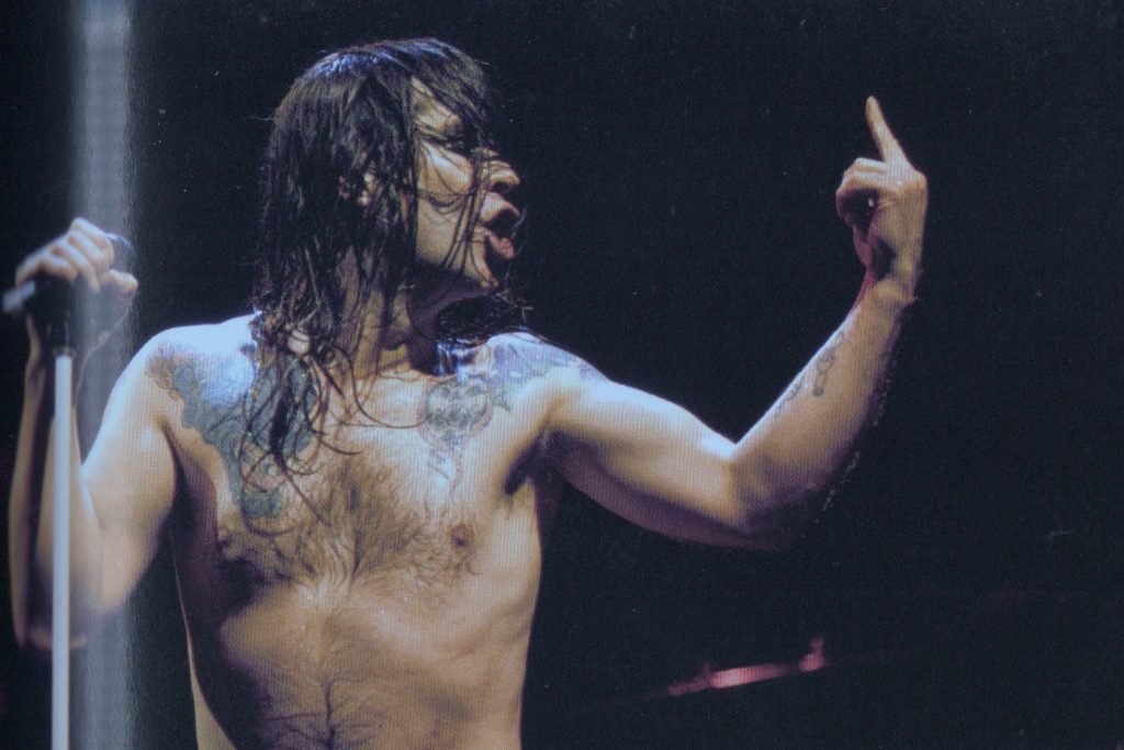 Recordamos a Ozzy Osbourne, figura icónica del metal, cuya voz y visión con Black Sabbath cambiaron la historia del Heavy Metal.